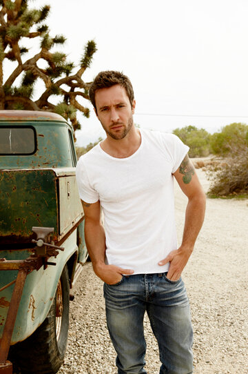Alex O'Loughlin