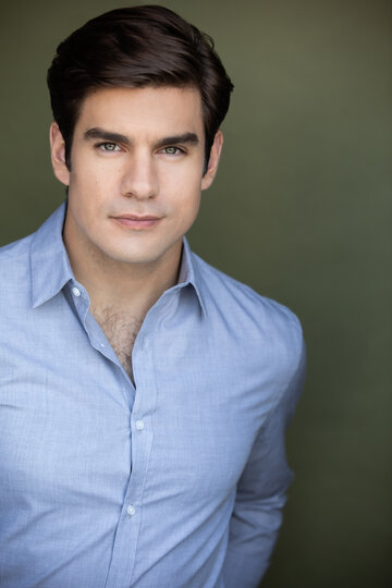 Alex Esola