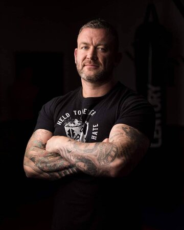 Lee Charles