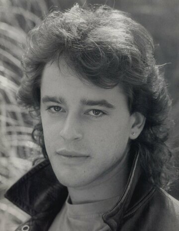 Gil Bellows