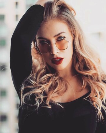Laura Jacobs